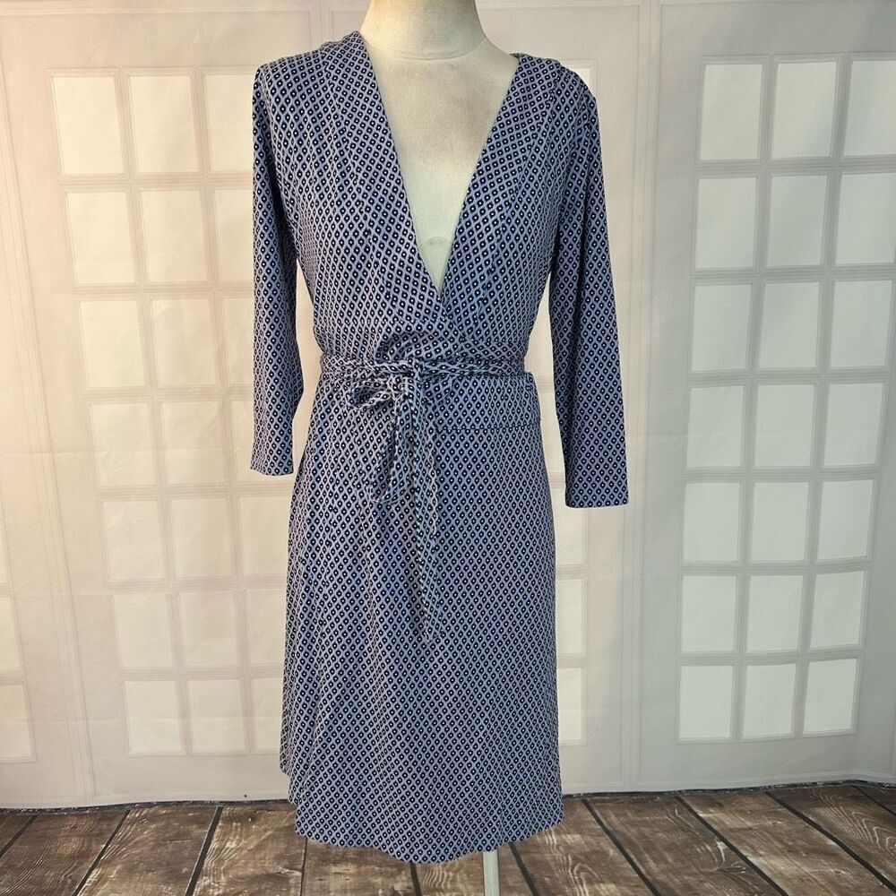 🔥5/$25 sale🔥 Ann Taylor 3/4 sleeve blue print slinky stretchy true Wrap Dress